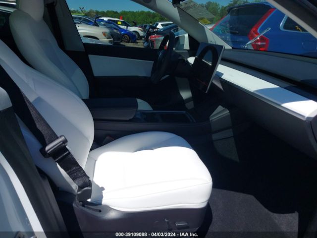 7SAYGDEF8NF516783 Tesla Model Y Performance Dual Motor All-wheel Drive
