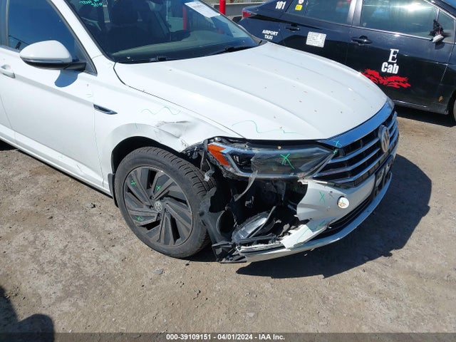 2019 Volkswagen Jetta 1.4t Sel Premium მანქანა იყიდება აუქციონზე, vin: 3VWG57BUXKM002568, აუქციონის ნომერი: 39109151