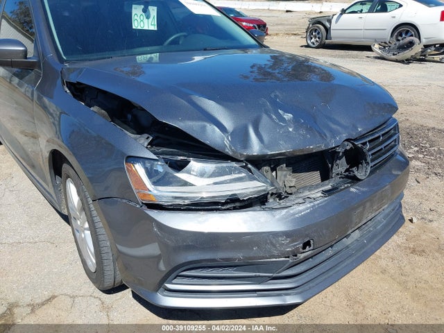3VW2B7AJ4JM206176 Volkswagen Jetta 1.4t S