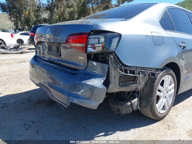 3VW2B7AJ4JM206176 Volkswagen Jetta 1.4t S