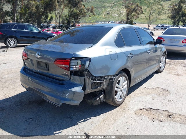 3VW2B7AJ4JM206176 Volkswagen Jetta 1.4t S