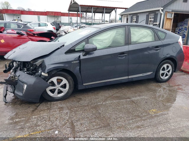 Toyota Prius Four 2015 JTDKN3DU6F1874851 Image 2