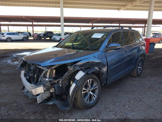 Toyota Highlander Le 2018 5TDZZRFH9JS250365 Image 2