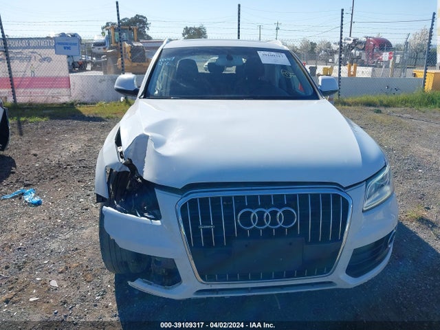 Audi Q5 2.0t Premium 2017 WA1L2AFP4HA095325 Image 12