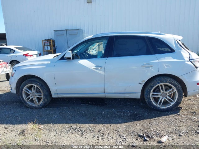 Audi Q5 2.0t Premium 2017 WA1L2AFP4HA095325 Image 14