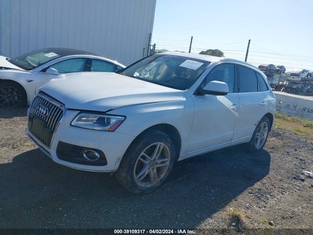 Audi Q5 2.0t Premium 2017 WA1L2AFP4HA095325 Image 2