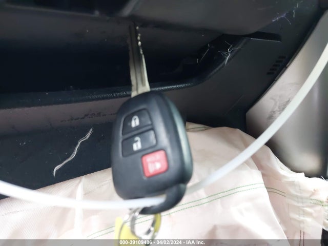 Toyota RAV4 LE 2016 JTMZFREVXGJ099221 Image 11