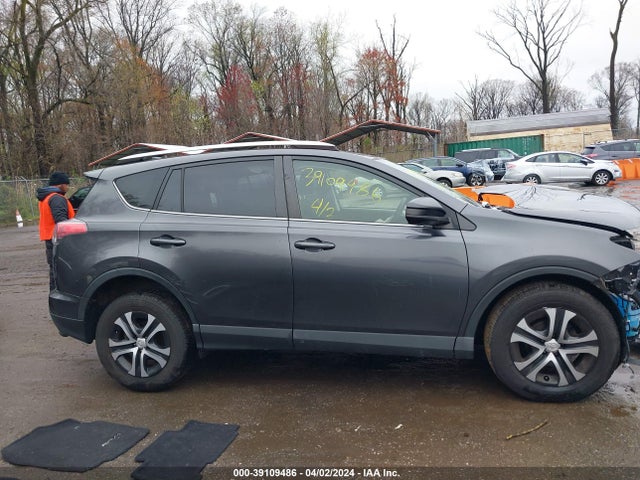 Toyota RAV4 LE 2016 JTMZFREVXGJ099221 Image 13