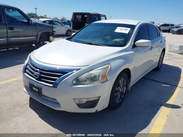 Nissan Altima 2.5 S 2015 1N4AL3AP7FN395420 Image 2