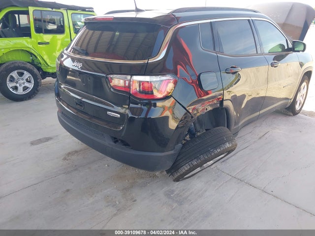 3C4NJCBB8KT685440 Jeep Compass Latitude Fwd