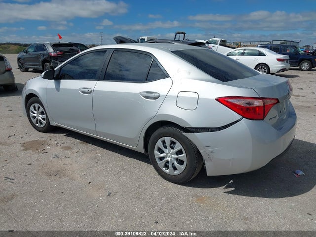 Toyota COROLLA L 2018 5YFBURHE7JP832699 Image 3