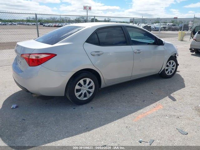 Toyota COROLLA L 2018 5YFBURHE7JP832699 Image 4