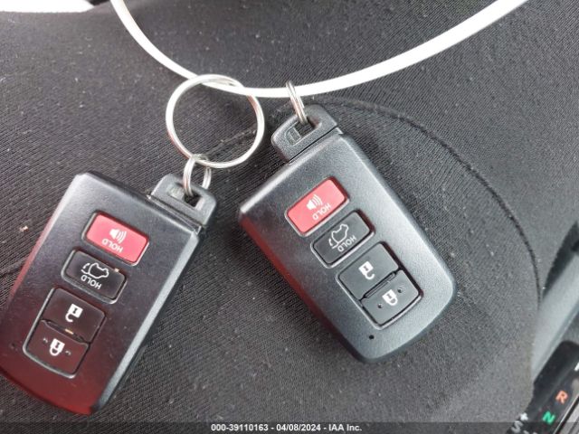 2T3WFREV1HW343618 Toyota Rav4 Xle