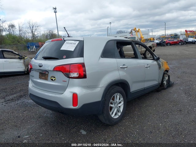 KIA SORENTO LX 2015 5XYKT3A60FG561998 Image 4