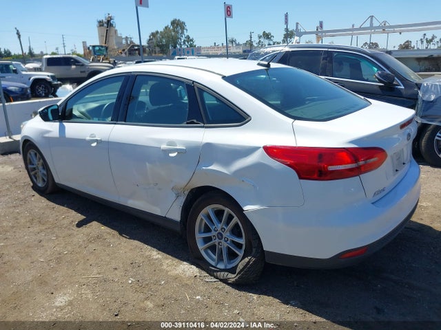 Ford FOCUS SE 2017 1FADP3F23HL315804 Image 3