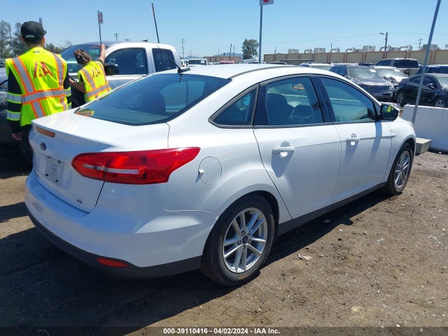 Ford FOCUS SE 2017 1FADP3F23HL315804 Image 4