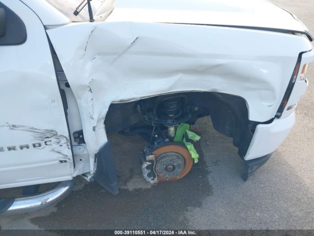 1GCVKREC8HZ272939 Chevrolet Silverado 1500 2lt