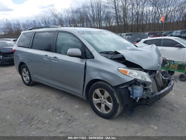 Toyota Sienna Le 8 Passenger 2015 5TDKK3DC2FS620430 main image