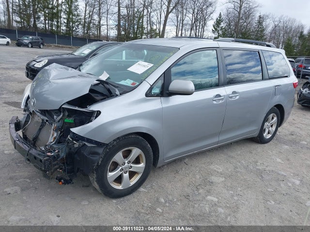 Toyota Sienna Le 8 Passenger 2015 5TDKK3DC2FS620430 Image 2