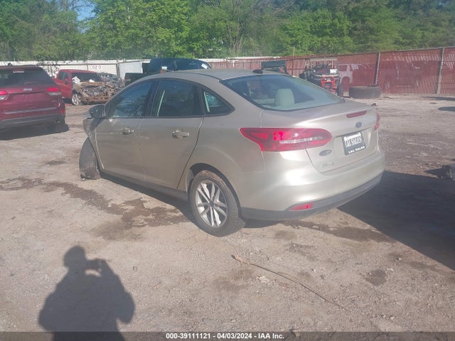 Ford FOCUS SE 2018 1FADP3F23JL235733 Image 3