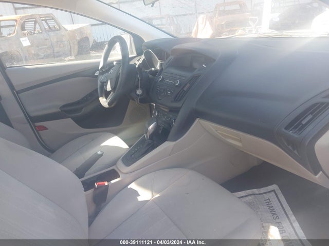 Ford FOCUS SE 2018 1FADP3F23JL235733 Image 5