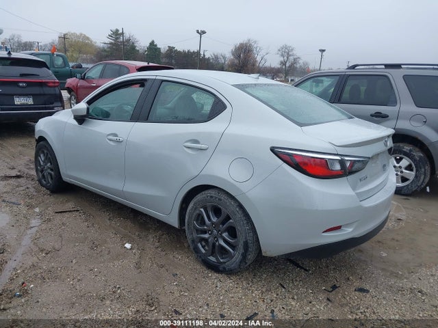 Toyota YARIS LE 2019 3MYDLBYV9KY505209 Image 3