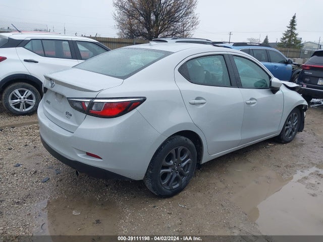 Toyota YARIS LE 2019 3MYDLBYV9KY505209 Image 4
