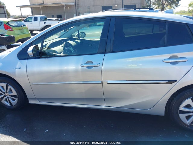 Toyota Prius Three 2016 JTDKARFU5G3015204 Image 14