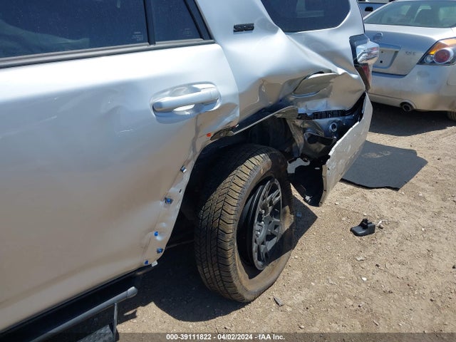 Toyota 4RUNNER SR5 2023 JTEEU5JR1P5295221 Image 6