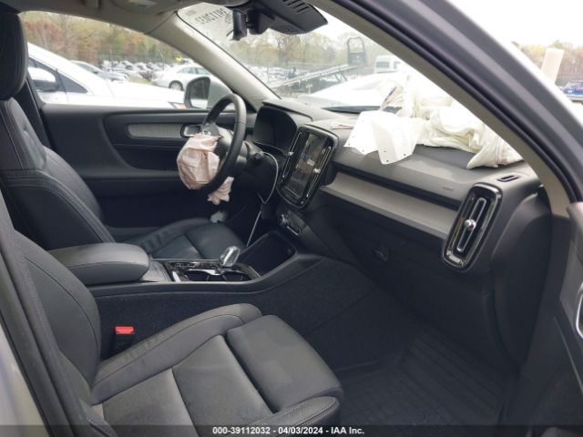 YV4L12UN0P2112823 Volvo Xc40 B5 Plus Bright Theme