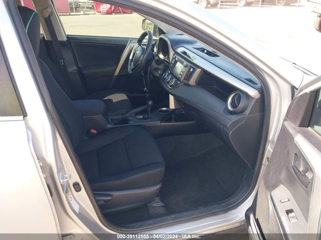 Toyota RAV4 LE 2015 JTMZFREV8FJ042773 Image 5