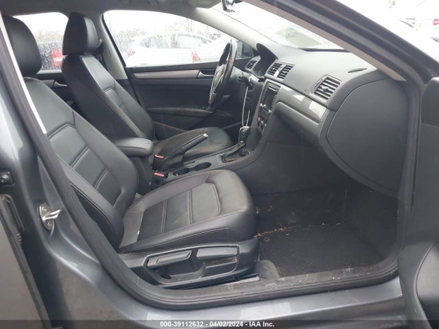 1VWAS7A32FC090661 Volkswagen Passat 1.8t Limited Edition