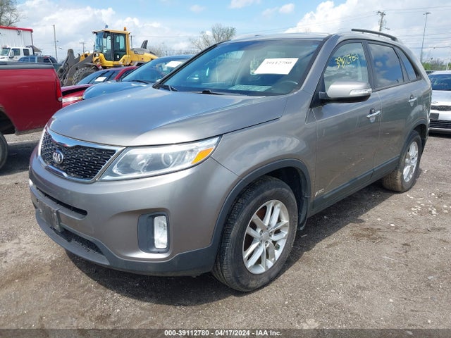 KIA SORENTO LX 2015 5XYKTCA66FG610542 Image 2