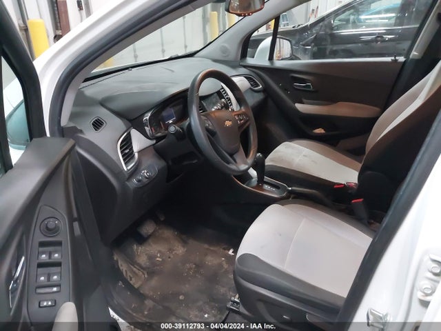 Chevrolet TRAX LS 2019 3GNCJNSB4KL259433 Image 5