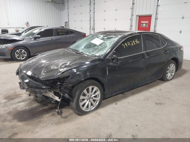 Toyota CAMRY LE 2020 4T1C11AK3LU880944 Image 2