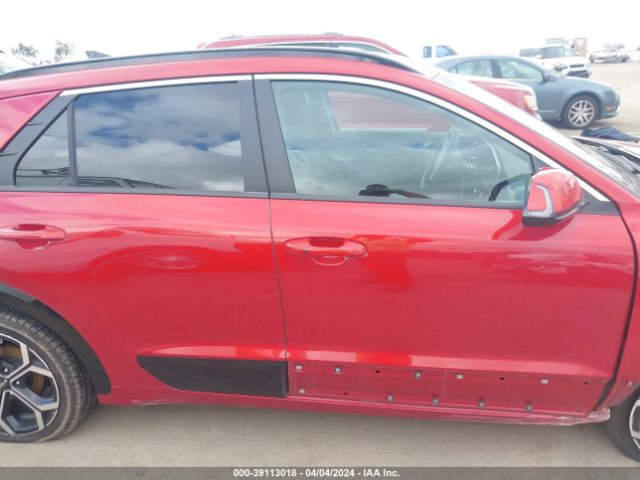 KNDCR3LE6P5052435 KIA Niro Ex Touring