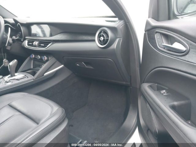2022 ALFA ROMEO STELVIO ZASPAKAN9N7D28217 Photo 4