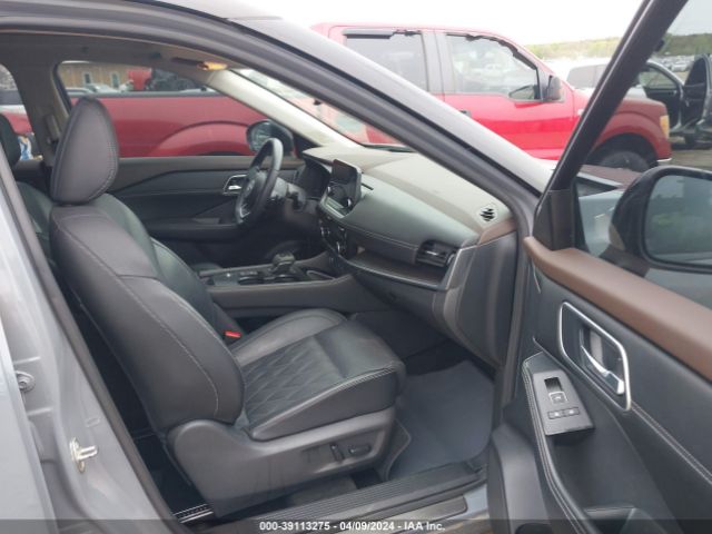 JN8BT3DC3NW119515 Nissan Rogue Platinum Fwd