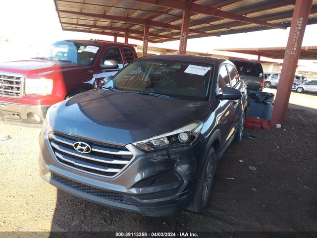 Hyundai TUCSON SE 2017 KM8J23A47HU396199 Image 2