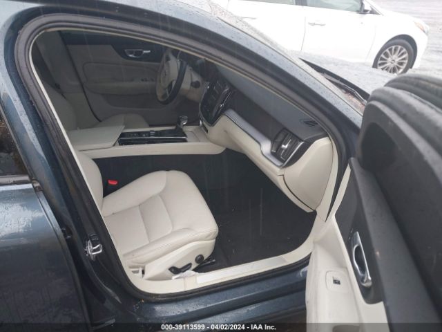 7JRA22TK3LG064229 Volvo S60 T6 Momentum