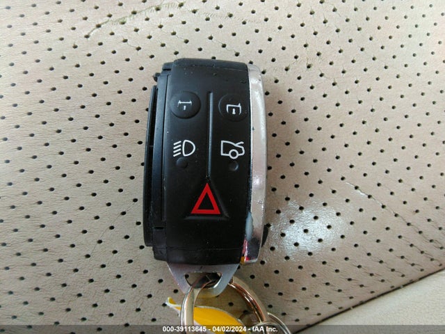 2010 JAGUAR XF SAJWA0GB9ALR50650 Photo 10