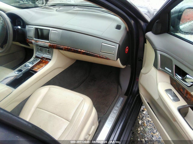 2010 JAGUAR XF SAJWA0GB9ALR50650 Photo 4