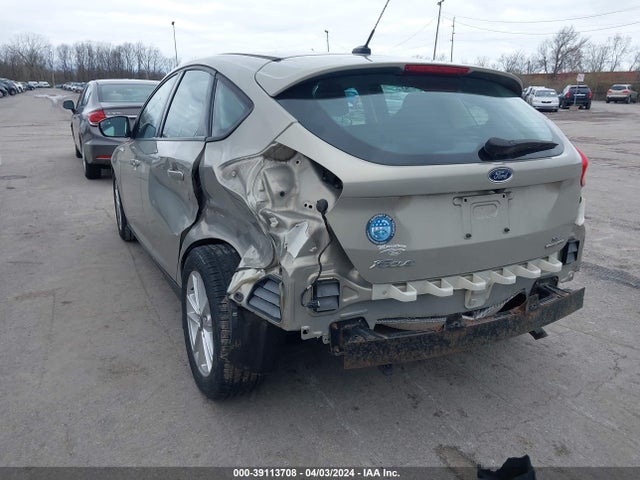 Ford FOCUS SE 2016 1FADP3K2XGL389628 Image 3