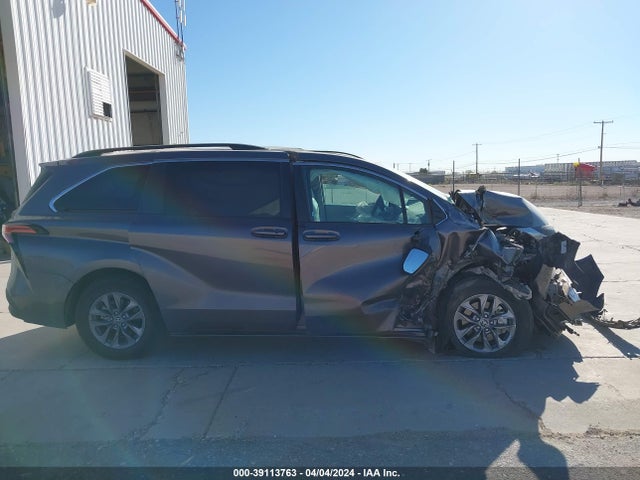 Toyota SIENNA LE 2021 5TDBRKEC3MS004575 Image 13