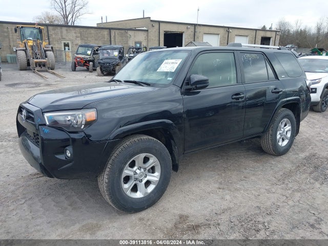 Toyota 4RUNNER SR5 2022 JTEEU5JR3N5261181 Image 2