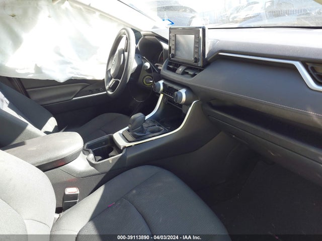 Toyota RAV4 LE 2019 JTMH1RFV9KJ009655 Image 5
