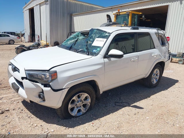 Toyota 4RUNNER SR5 2022 JTEEU5JR8N5258907 Image 2