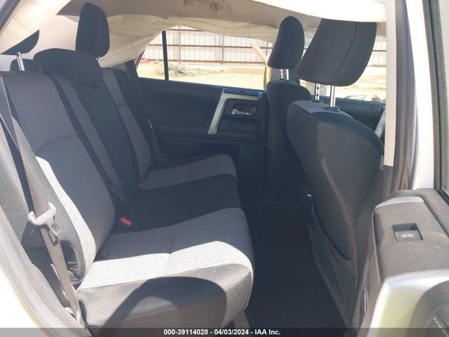 Toyota 4RUNNER SR5 2022 JTEEU5JR8N5258907 Image 8
