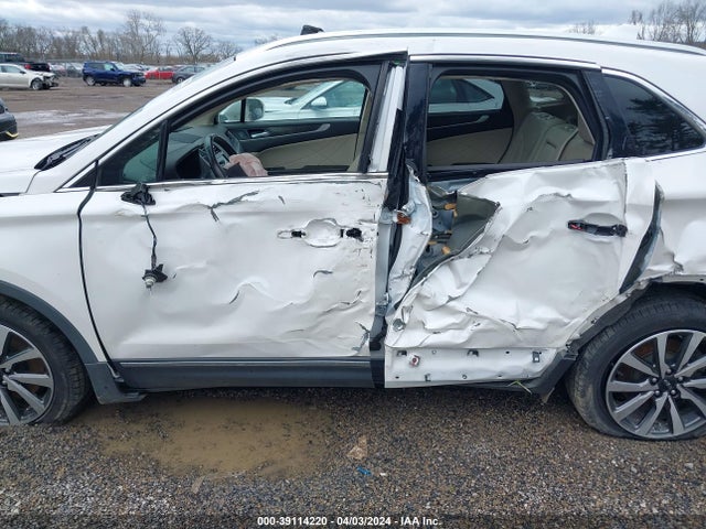 5LMCJ3D9XKUL47568 Lincoln Mkc Reserve