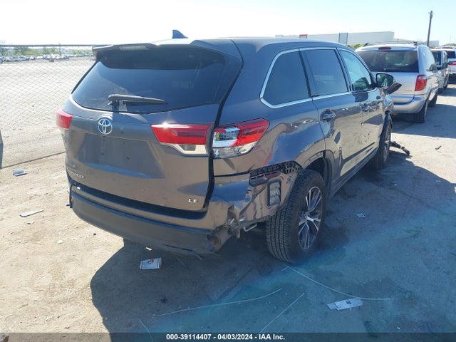 Toyota Highlander Le Plus 2018 5TDZZRFH0JS251047 Image 4